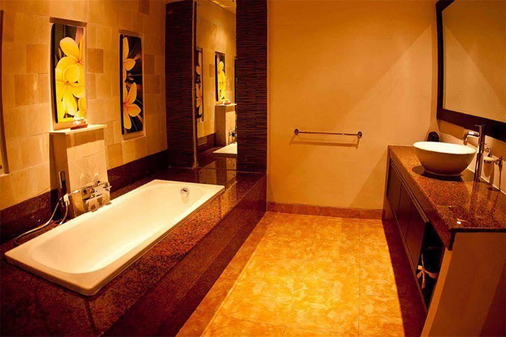 M Two Villas Seminyak Esterno foto