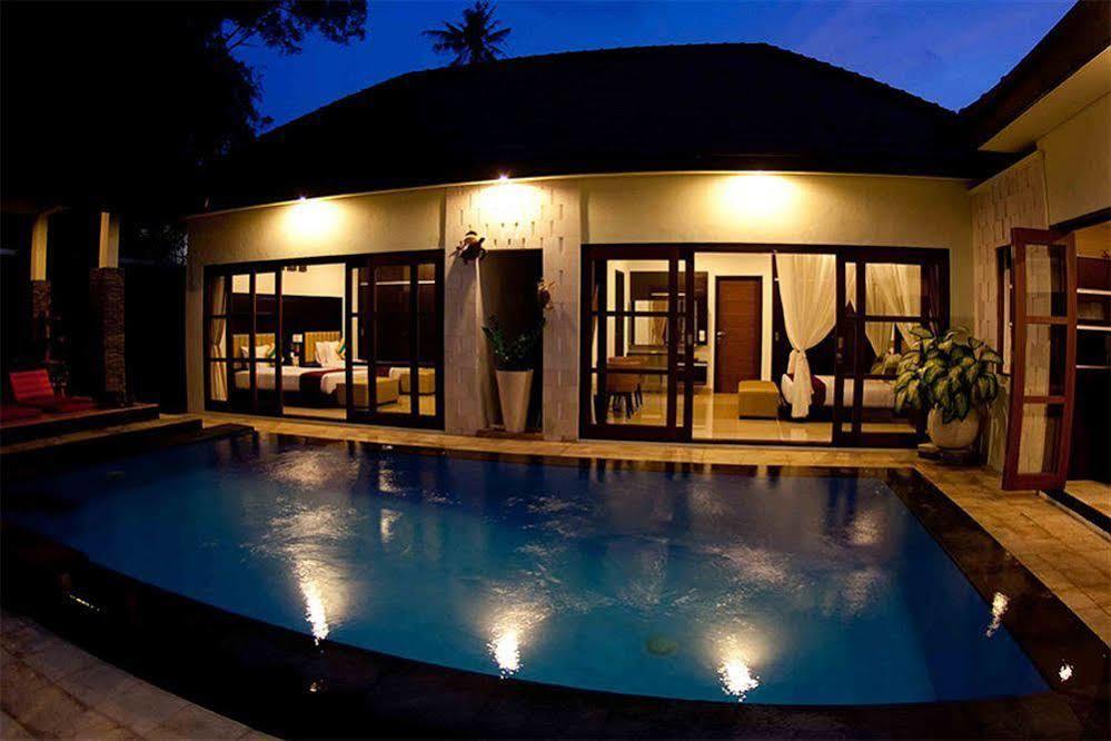 M Two Villas Seminyak Esterno foto