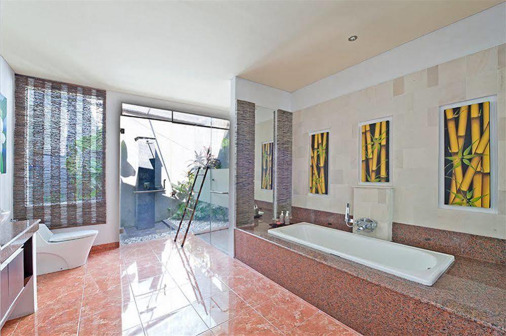 M Two Villas Seminyak Esterno foto