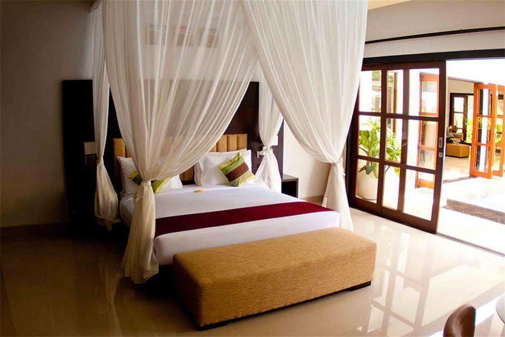 M Two Villas Seminyak Esterno foto