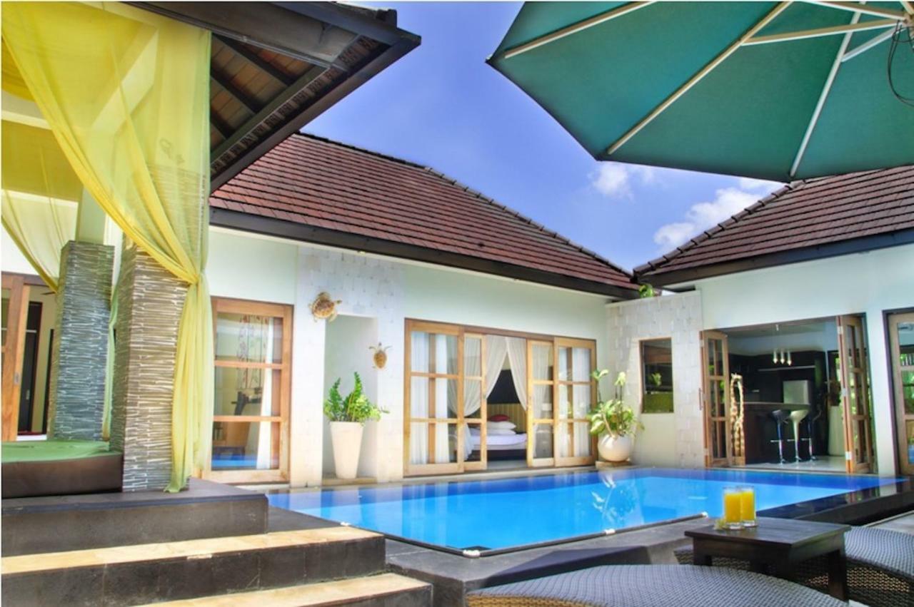 M Two Villas Seminyak Esterno foto