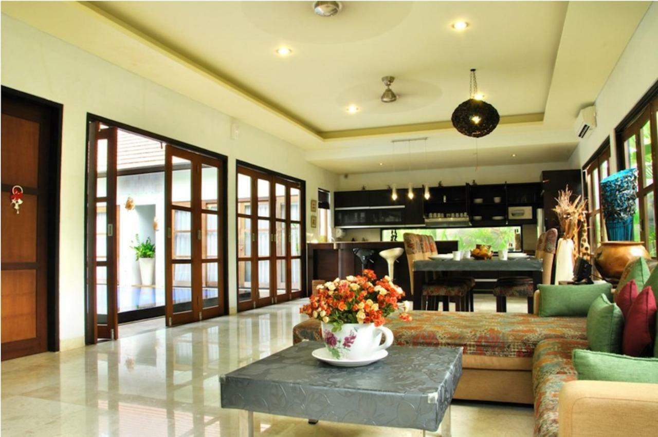 M Two Villas Seminyak Esterno foto