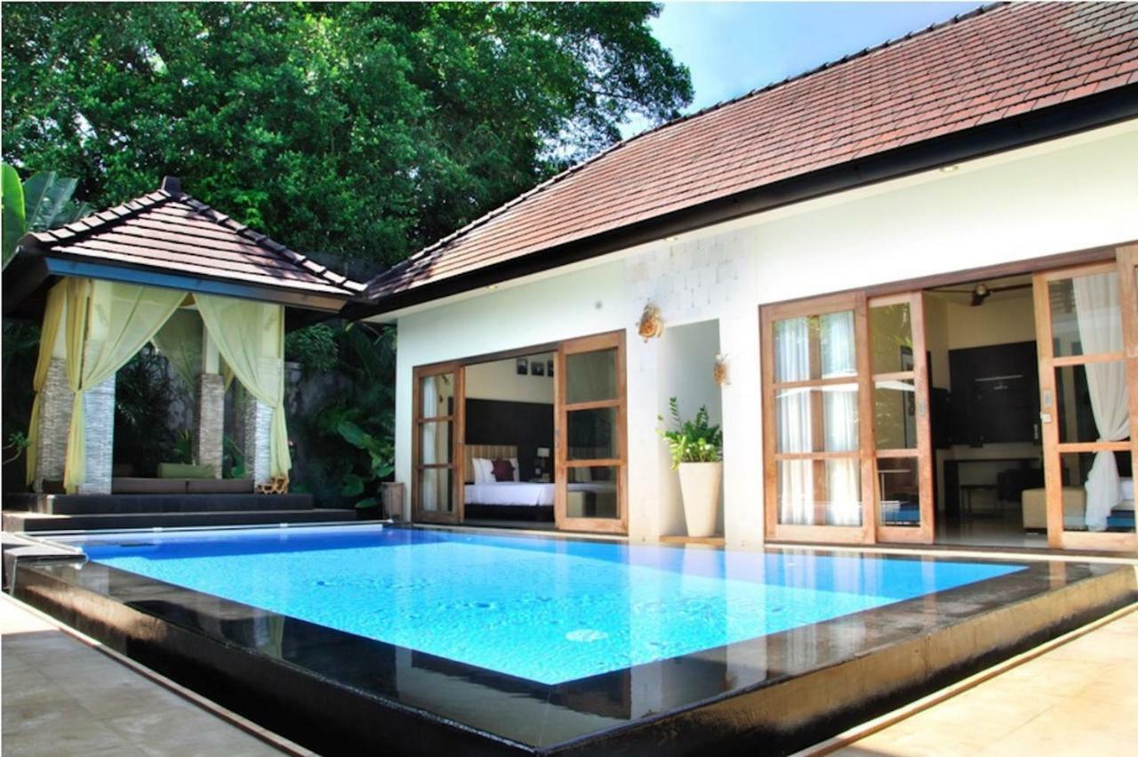 M Two Villas Seminyak Esterno foto
